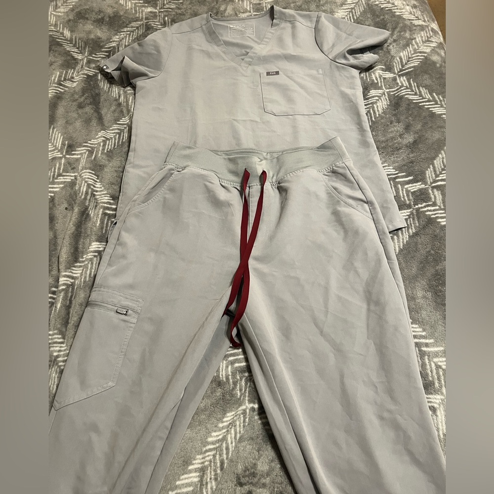 Figs Gray Scrub Set